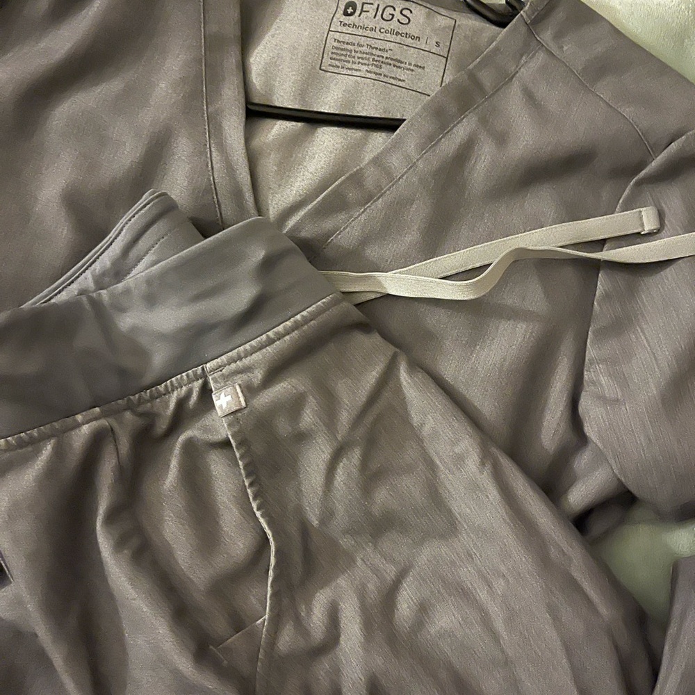 Figs Gray Scrub Set size small
